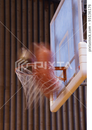 籃球擊中球門的那一刻 93136176