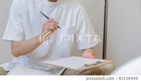 Counseling scene at the clinic Fill in the medical questionnaire 93136949