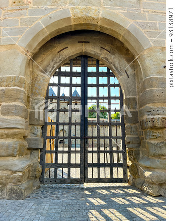 Entrance gate of the castle in Carcassonne 93138971