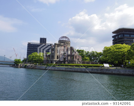 從本安川看到的原爆圓頂屋(廣島縣廣島市) 從本安川看到的原爆圓頂屋(廣島縣廣島市) 93142091