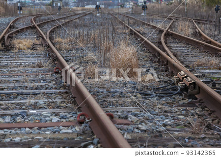 鐵軌 鐵軌 停產軌道 生鏽軌道 山口縣 礦山市 礦山線 JR西日本旅行單軌 鐵軌 鐵軌 停產軌道 生鏽軌道 山口縣 礦山市 礦山線 JR西日本旅行單軌 93142365
