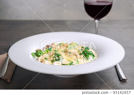 Italian Gnocchi With Roasted Chicken Breast And Spinach And Red Wine 93142857