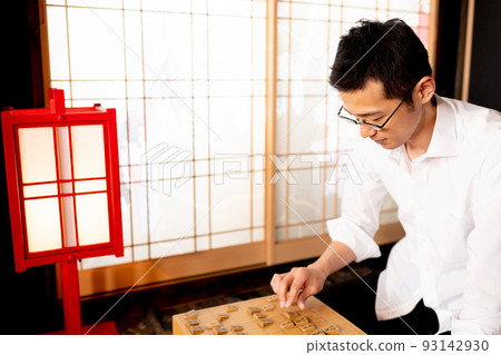 A man simulating a shogi match A man simulating a shogi match 93142930