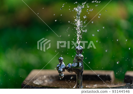 Park drinking fountain 93144546