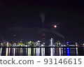 工廠夜景Q映在水面上 93146615