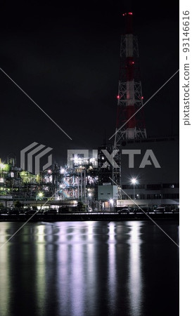 工廠夜景 R 反映在水面上 93146616