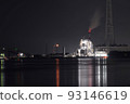 工廠夜景 T 映在水面上 93146619