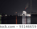 工廠夜景反映在水面 F 93146659