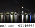 工廠夜景反映在水面上我 93146662