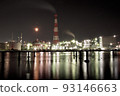 水面反射的工廠夜景J 93146663