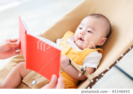 Picture book reading 3 months old baby Picture book reading 3 months old baby 93146845