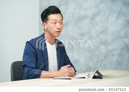 辦公室休閒服的商人 辦公室休閒服的商人 93147322
