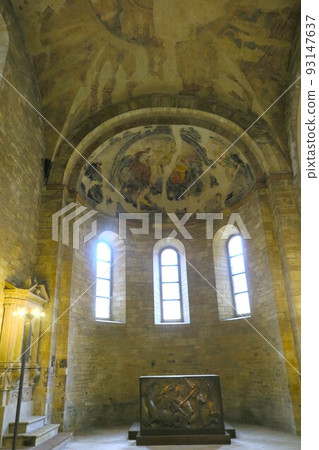 布拉格城堡聖喬治教堂的弗拉季斯拉夫一世墓 布拉格城堡聖喬治教堂的弗拉季斯拉夫一世墓 93147637