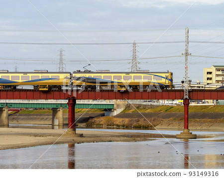 Semboku Liner crossing the Yamato River 93149316