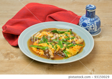 韭菜球，韭菜球，中餐，配菜。大蒜細香蔥和shimeji蘑菇與雞蛋結合。 93150029