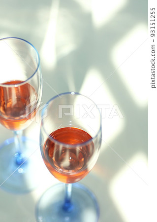 Rose wine poured into a glass, light and shadow 93151255
