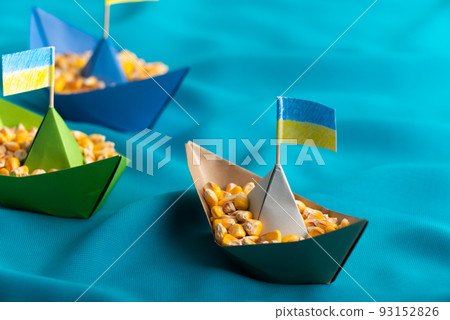 Ships with Ukrainian maize grain made of paper concept Ships with Ukrainian maize grain made of paper concept 93152826