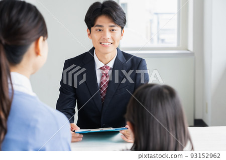 一個給予職業指導的人 93152962
