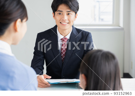 一個給予職業指導的人 93152963