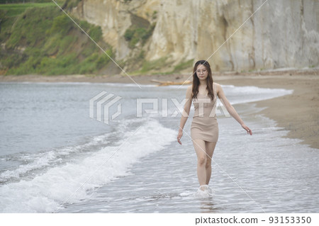 Shoot a portrait of a woman in her twenties on the coast of Otobe, Hokkaido in summer Shoot a portrait of a woman in her twenties on the coast of Otobe, Hokkaido in summer 93153350