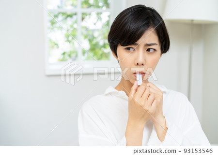 做抗原測試 PCR 測試的婦女 93153546