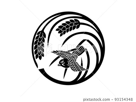 A single rice ball and a sparrow 93154348