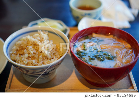 味噌湯和糙米 93154689