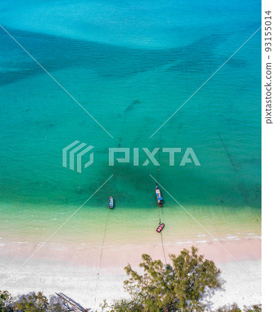 Aerial view of Koh Phayam beach in Ranong, Thailand 93155014