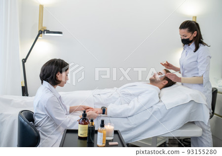 Young man having procedures in the cosmetological salon Young man having procedures in the cosmetological salon 93155280