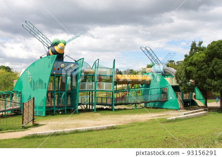 The "dragonfly playground equipment" at Tonboike Park in Kishiwada City, Osaka Prefecture. 93156291