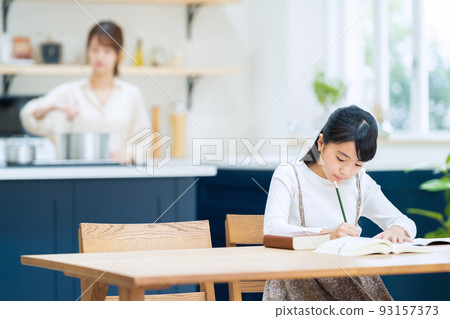 Elementary school children, women, study, examination, education, learning 93157373