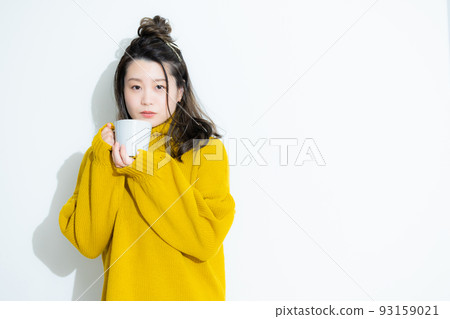 黃色針織的女人 黃色針織的女人 93159021