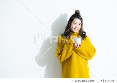 黃色針織的女人 黃色針織的女人 93159026