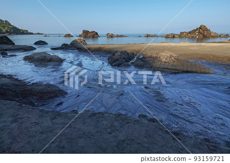 Yamagata Prefecture / ``Kamaiso Spring'' A very rare spot in Japan where you can see many springs that boil from the coast and flow into the sea. Yamagata Prefecture / ``Kamaiso Spring'' A very rare spot in Japan where you can see many springs that boil from the coast and flow into the sea. 93159721