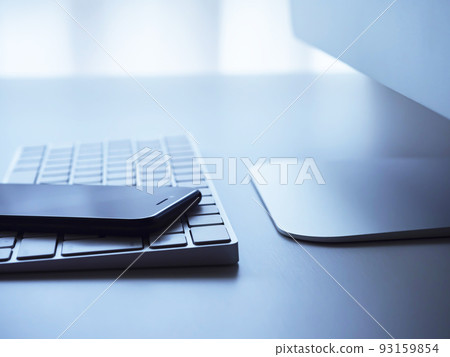 個人電腦和智能手機的商業形象 93159854