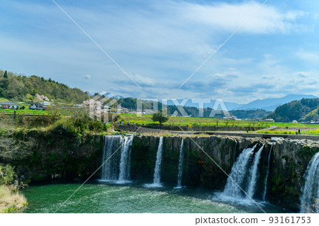 Cherry Blossom Season Roadside Station Harajiri Falls Scenery "Tourist Attractions and Travel" Bungo Ono City, Oita Prefecture Cherry Blossom Season Roadside Station Harajiri Falls Scenery "Tourist Attractions and Travel" Bungo Ono City, Oita Prefecture 93161753