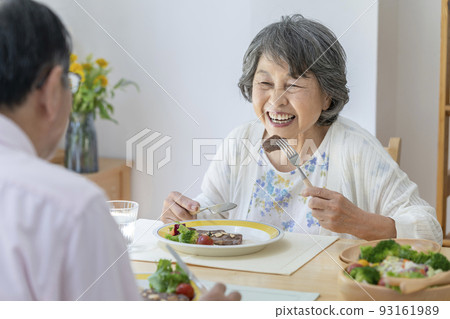 Senior woman eating 93161989