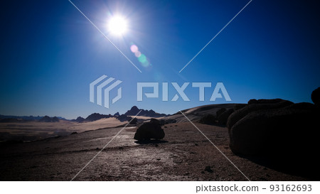 Boulder landscape near Djanet, Tassili, Algeria 93162693