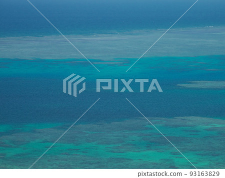 夏季從石垣島最北端的浦崎觀賞翠綠色的珊瑚礁 93163829
