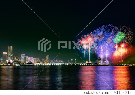 Fireworks at the Minatomirai Smart Festival in Yokohama City, Kanagawa Prefecture Fireworks at the Minatomirai Smart Festival in Yokohama City, Kanagawa Prefecture 93164713