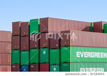 Large containers piled up 93164943