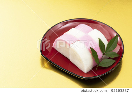 New Year dishes 7 _ red and white kamaboko on a red plate _ background gold 93165287