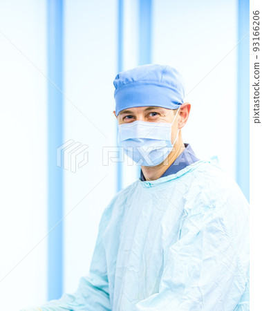 The masked surgeon smiles. 93166206