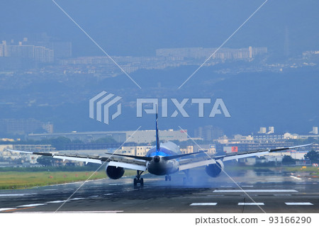 大阪國際機場全日空飛機降落準備就緒川ji千里 93166290