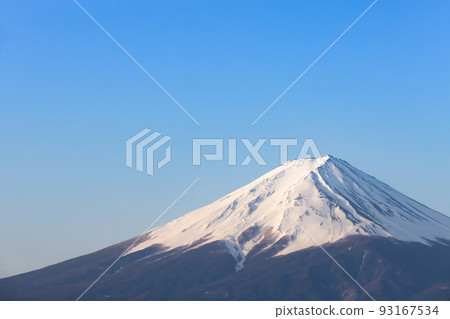 Mt. Fuji (right position) (middle) with blue sky and morning sun Mt. Fuji (right position) (middle) with blue sky and morning sun 93167534