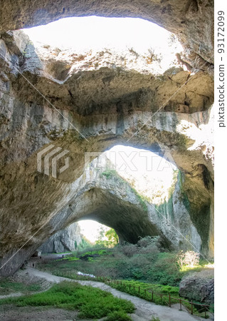 保加利亞的 Devetashka 洞穴 93172099