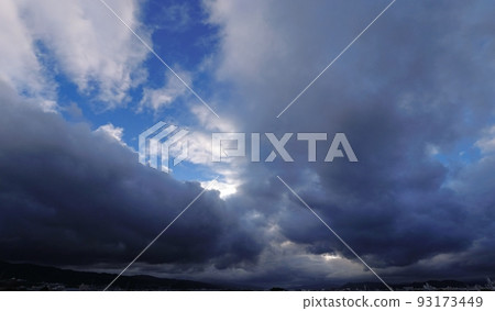 夏日早晨的天空和強大的雲彩,超廣角,主要是天空,220723am 夏日早晨的天空和強大的雲彩,超廣角,主要是天空,220723am 93173449