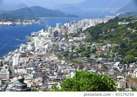 [Hiroshima Prefecture] Townscape of Onomichi under fine weather 93174250