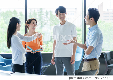 Casual business people chatting in the office 93174548
