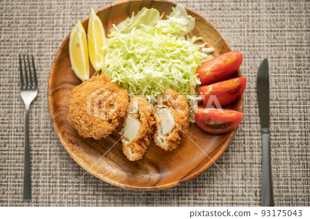 Everyone loves fried scallops 93175043